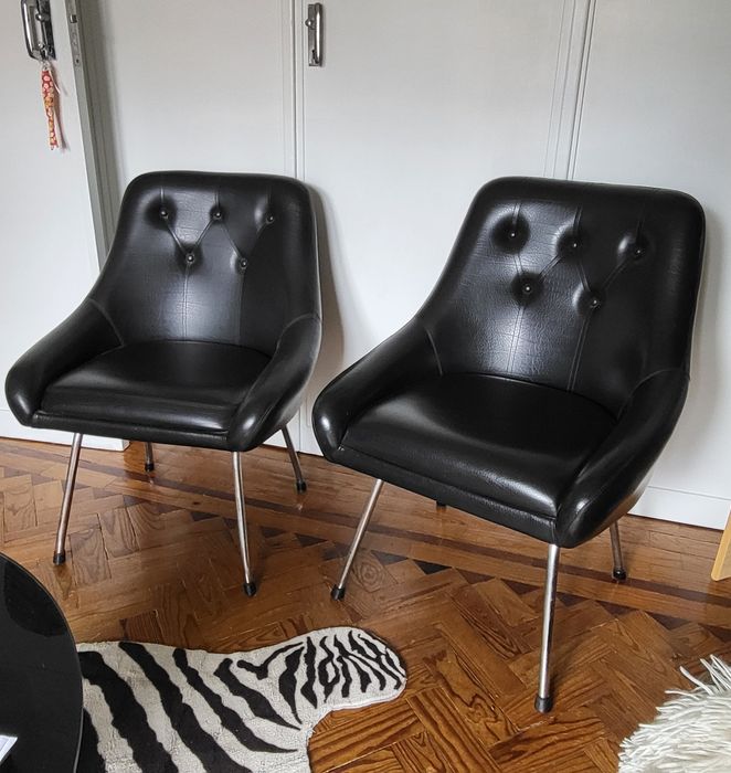 Cadeiras pretas (estilo AIRBORNE)