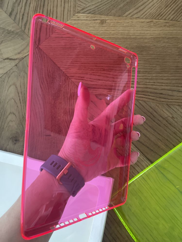 Bershka etui iPad silikonowe/transparentne air2, iPad17&18, iPadPro19