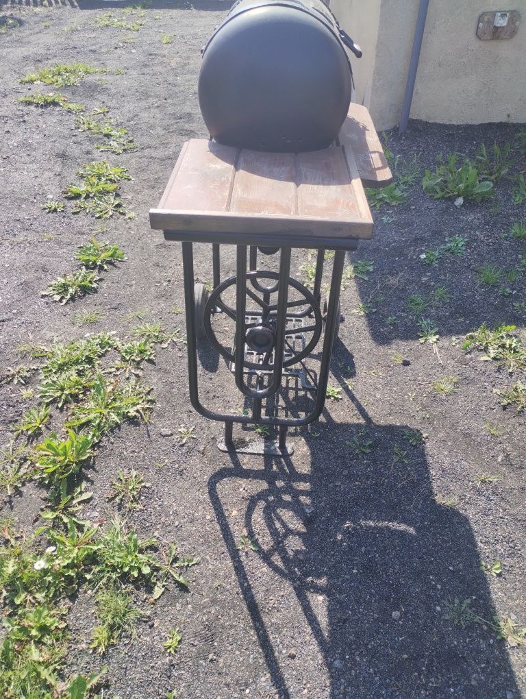 Grill ogrodowy węglowy