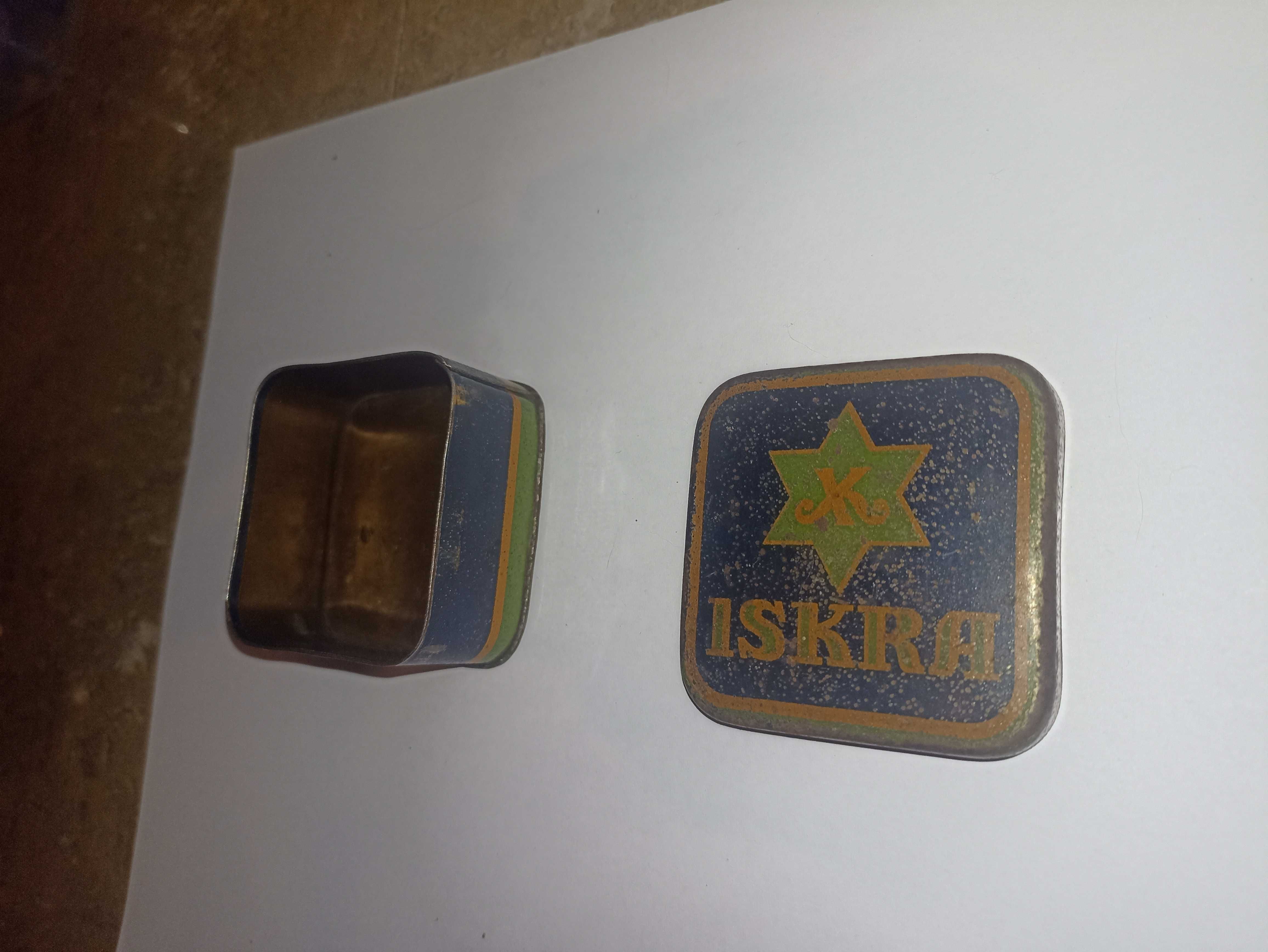 Stare,przedwojenne, kolekcjonerskie pudełko Iskra i Karmański