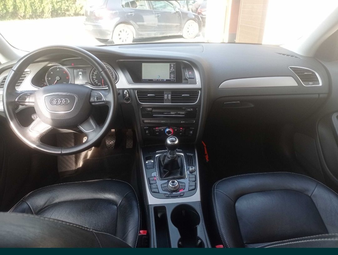 Audi A4 B8 2.0TDI navi, bluetooth, skóra