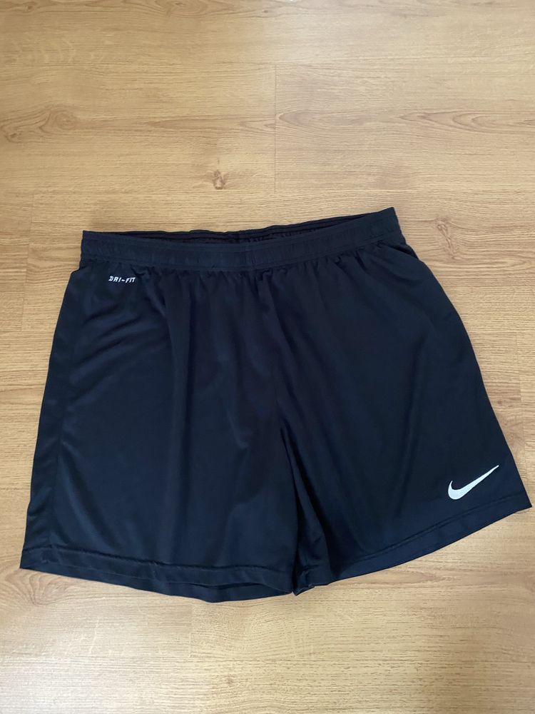 Шорти Nike DRI - FIT шорты