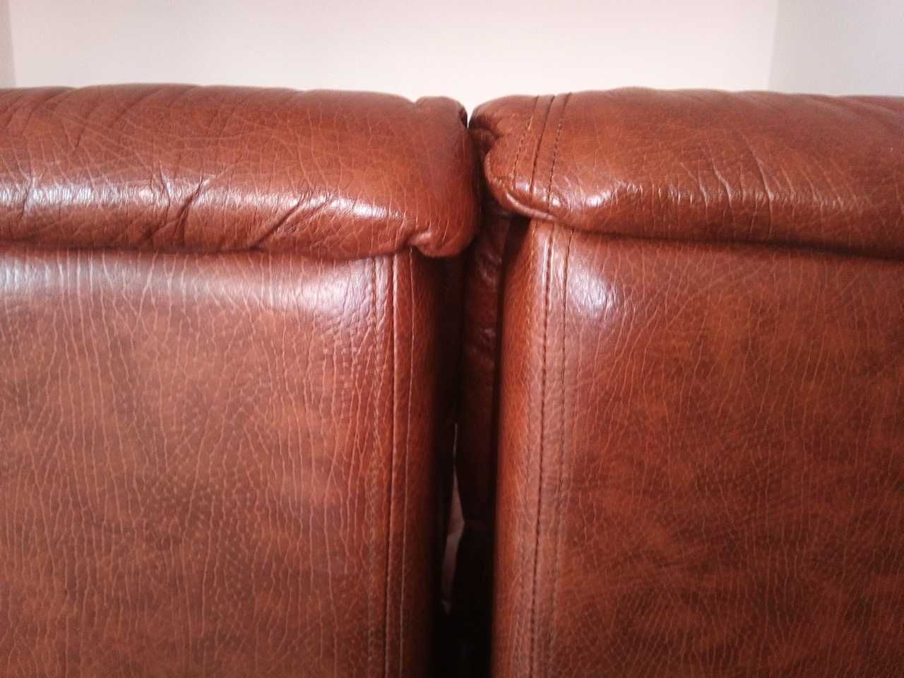 Sofá de canto em couro com chaise longue e de designer moderno!