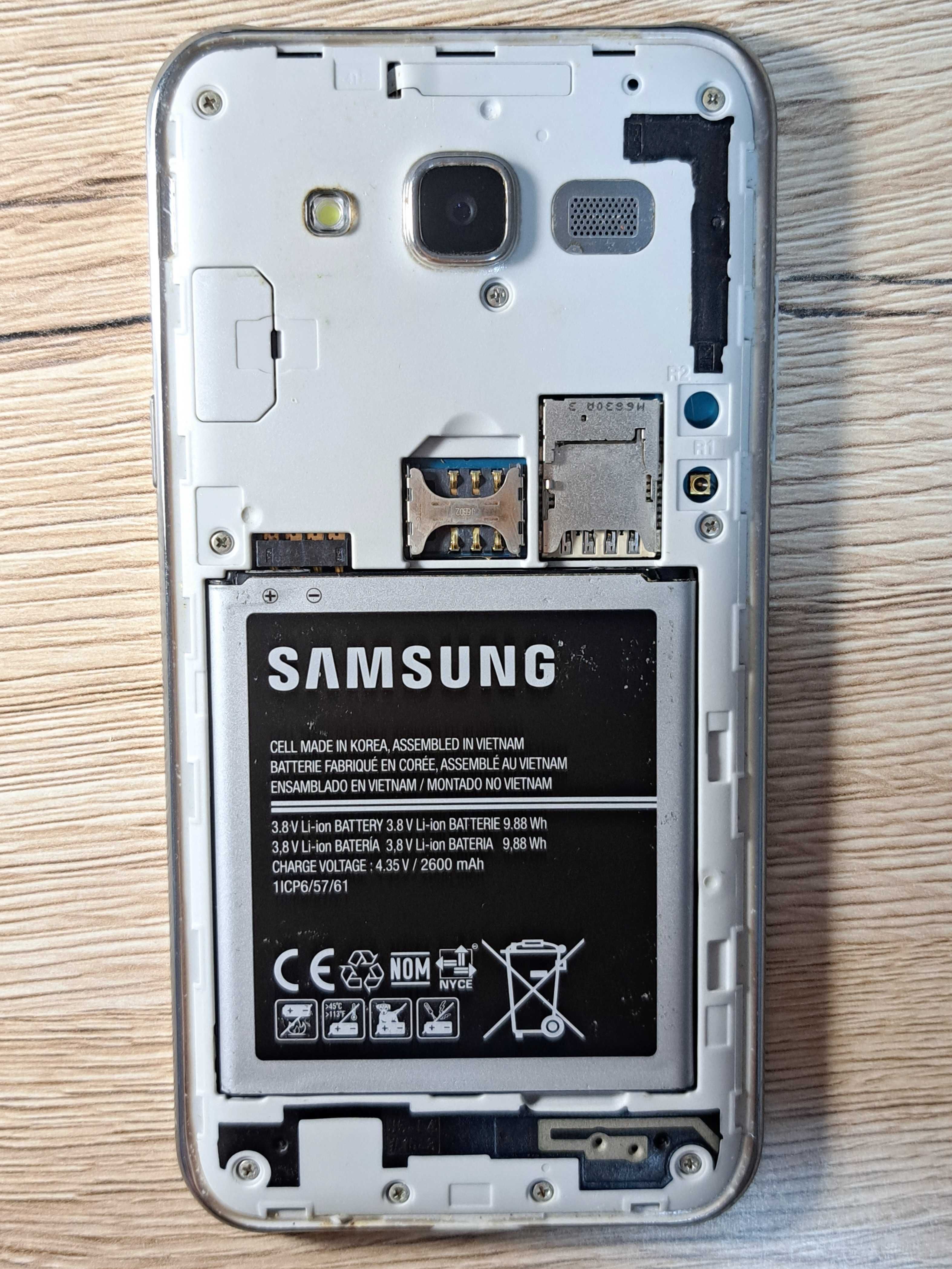 Телефон Samsung Galaxy J5 2015 8/1.5