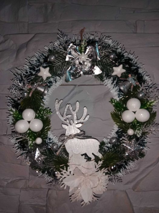 Wianek świąteczny na drzwi