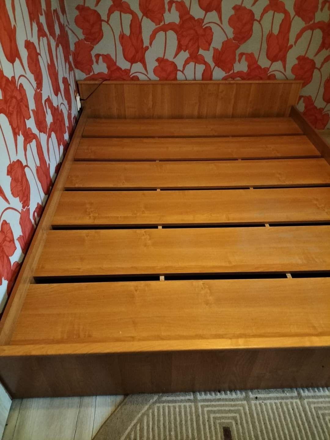 Sprzedam stelaż dużego łóżka