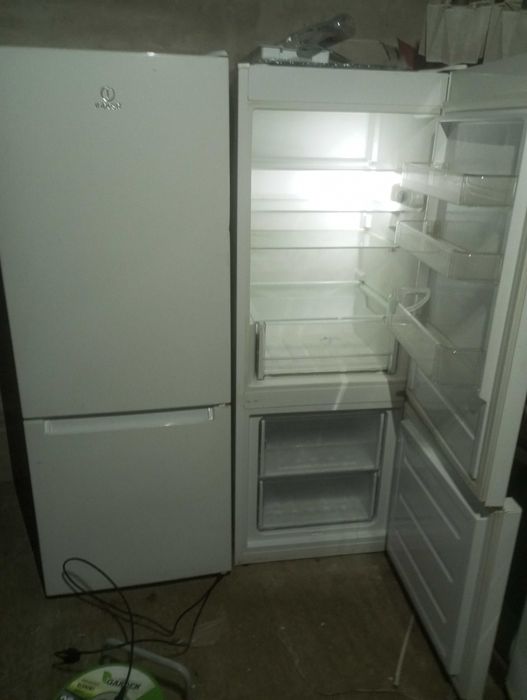 Lodówka Indesit z zamrazalnikiem