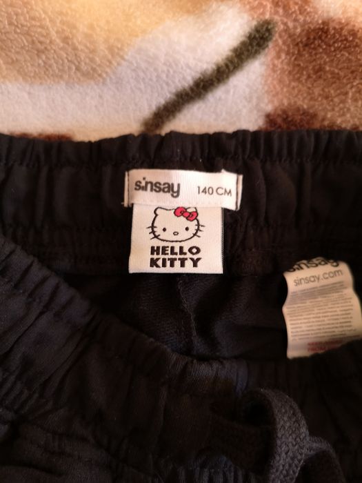 Spodenki bawełniane Hello Kitty w r 140. Nowe.