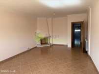 Apartamento T3, com varanda e garagem, a 30 min. de Leiria!