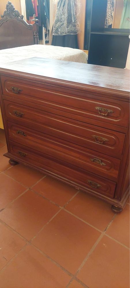 Comoda em madeira