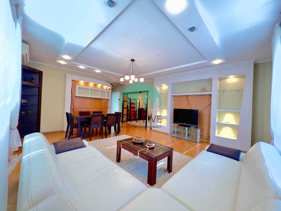 Продаж 3-кім квартири великої площі в Центрі міста (К)