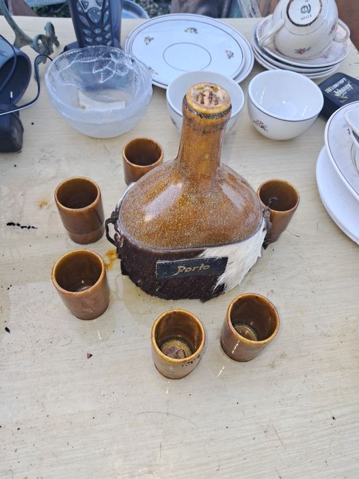 Conjunto farrafa antiga com seis calixes