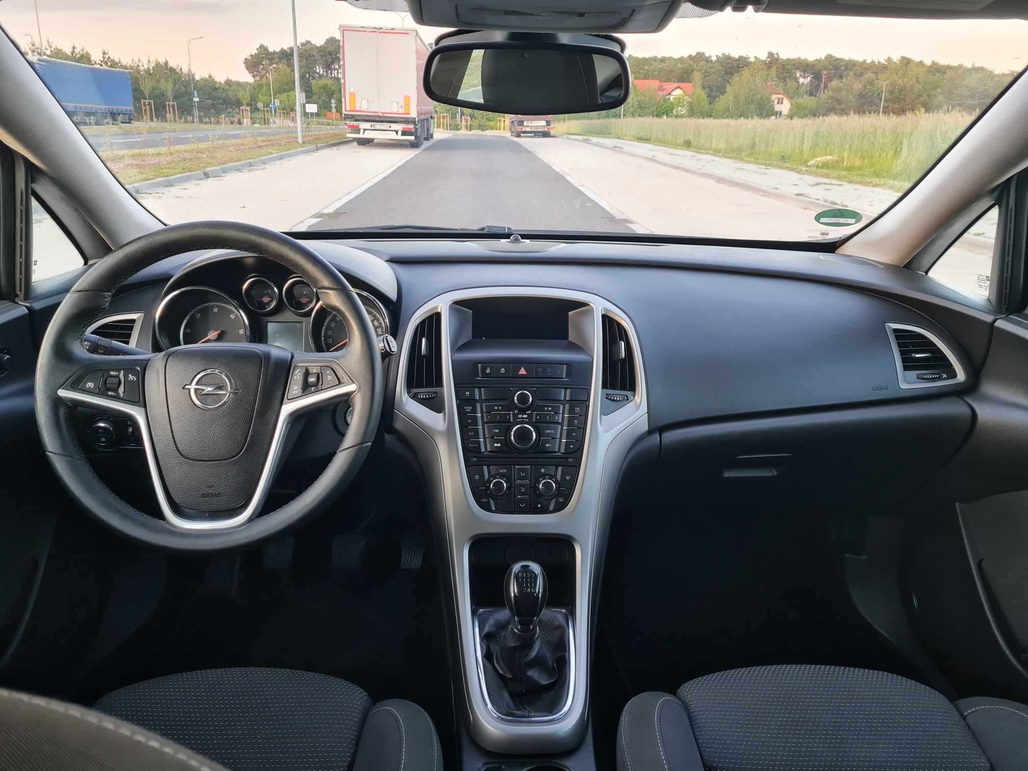 Opel Astra j hatchback 1.7 diesel 110km climatronic