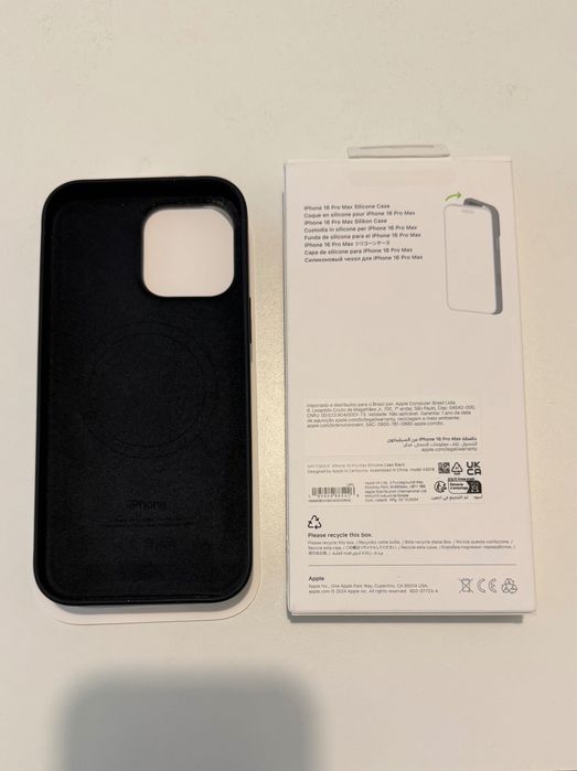 Capa de silicone Apple com MagSafe para iPhone 16 Pro Max - Preto