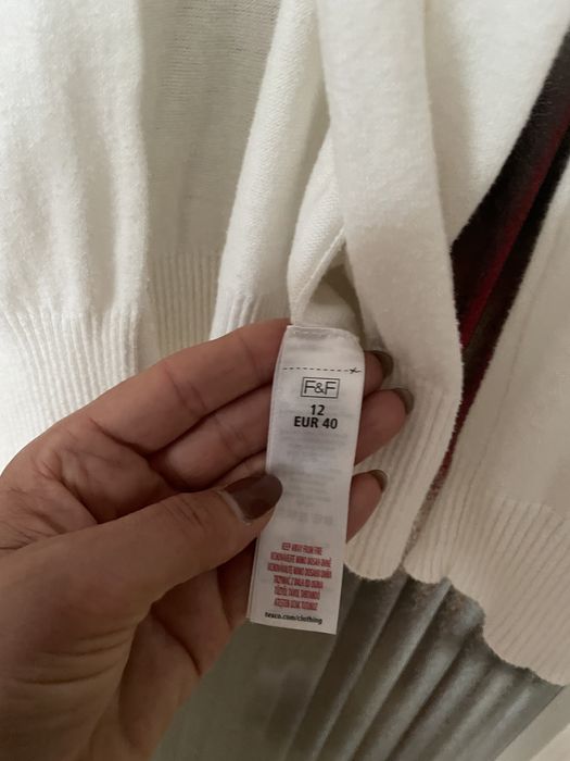 Sweter rozpinany biały