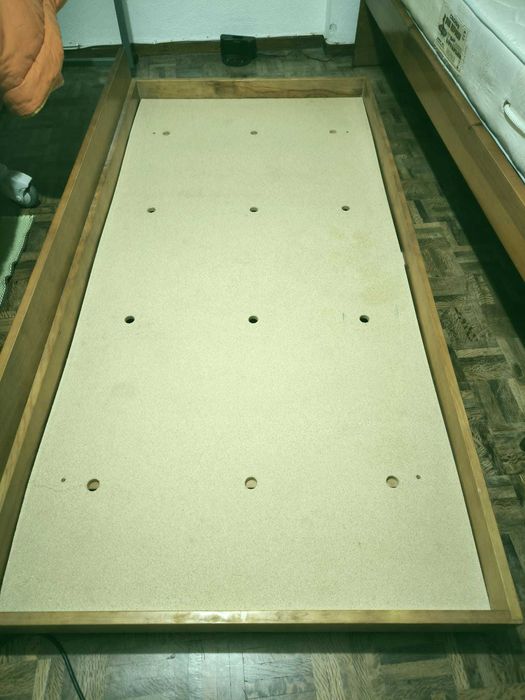 Vendo Cama com dois Colchões Ortopédicos (Bom Estado)