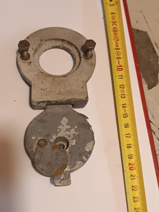 Wizjer lufcik okienko judasz drzwi celi więziennej oryginal