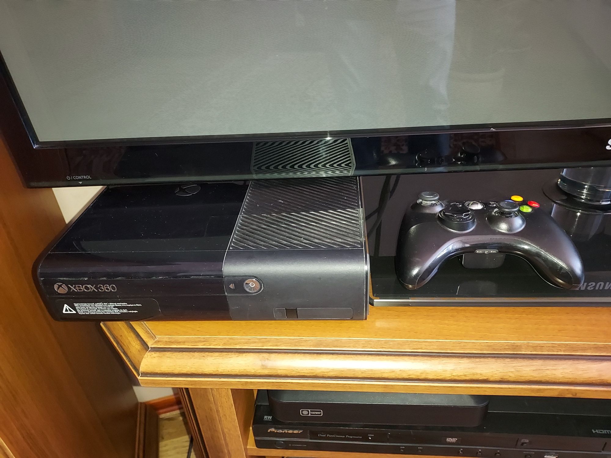 Sprzedam xbox360E + 12 gier