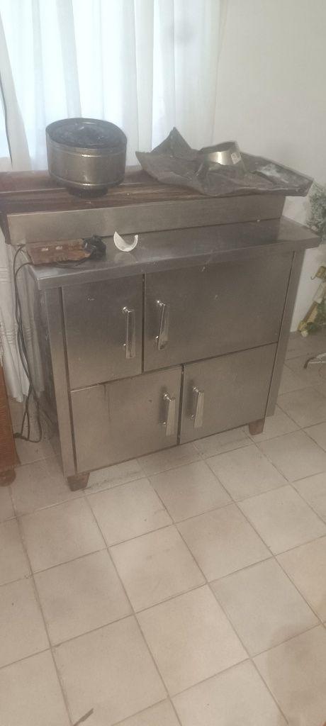 Vendo fogão de lenha inox junto com os tubos para chaminé