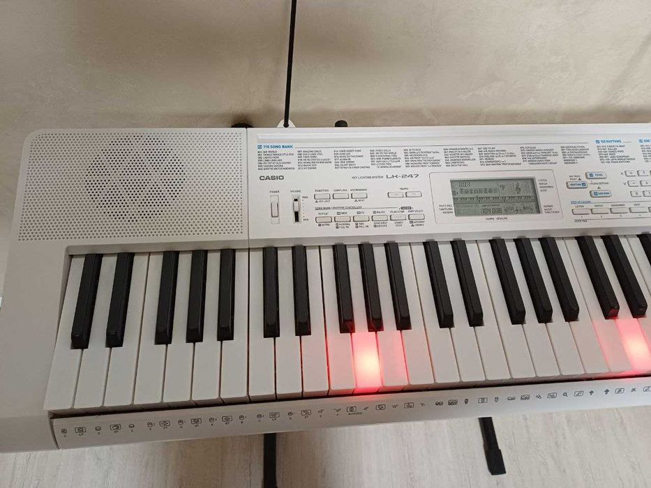 Синтезатор Casio LK-247!!! Динамічна модель! Піаніно.