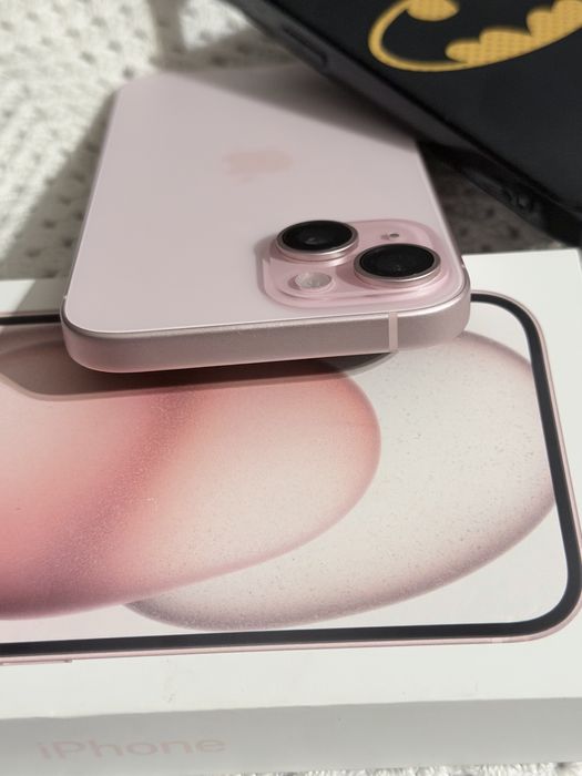 Iphone 15 różowy