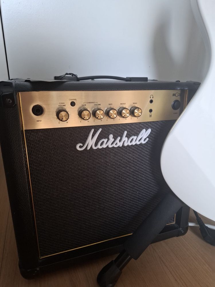 Gitara Yamaha Pacifica 012 + wzmacniacz Marshall MG 15, statyw, kabel