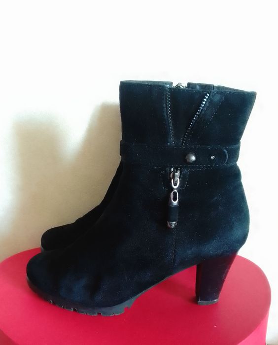 Фирменные деми-ботиночки RESPECT из натуральной замшевой кожи. 38-25см