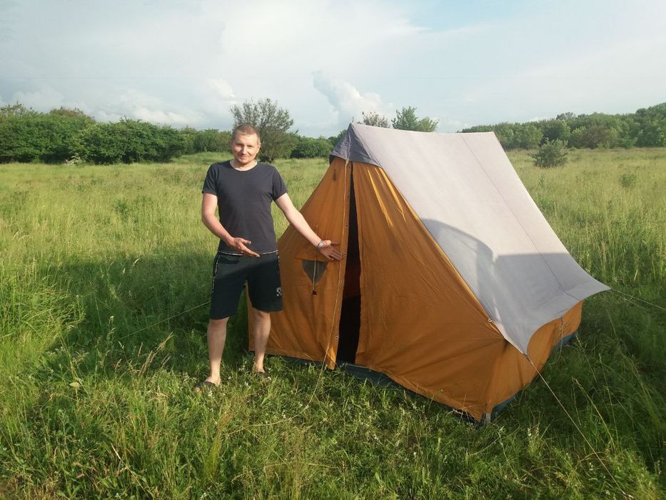 Продам палатку СССР.3-4местная.Прибалтика.Полный комплект