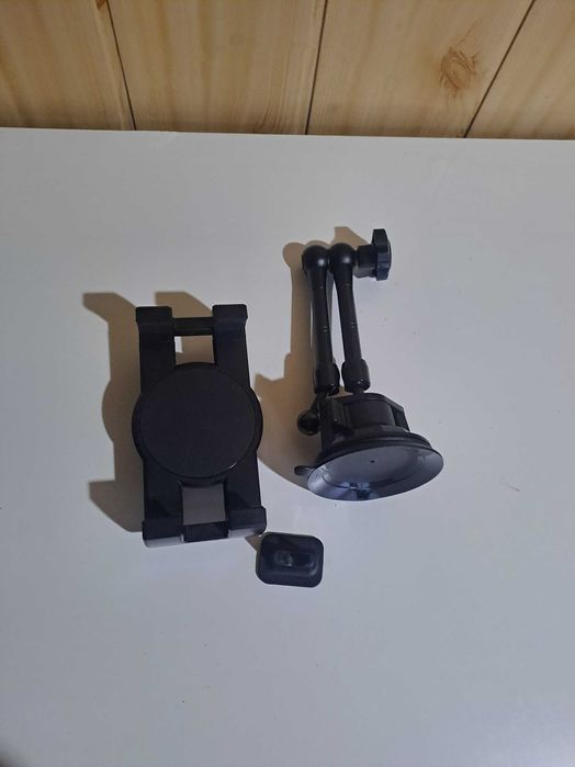 Uchwyt samochodowy na tablet