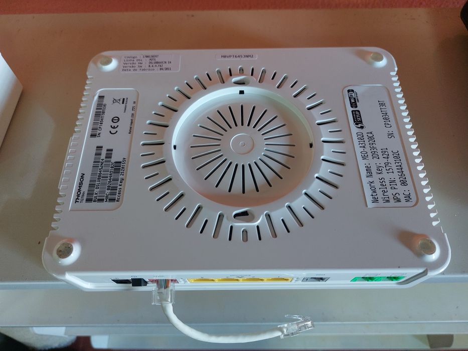 Router MEO branco novo