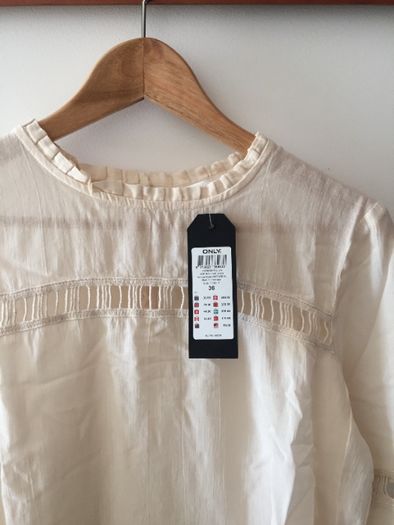 Blusa Only Creme