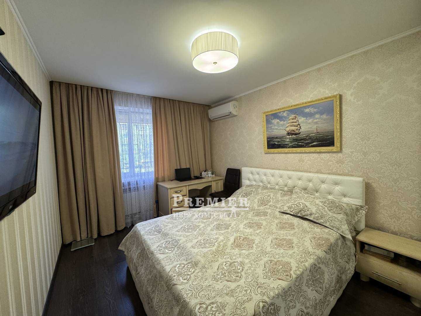 3-кімнатна квартира з ремонтом, перший поверх, цегляний будинок