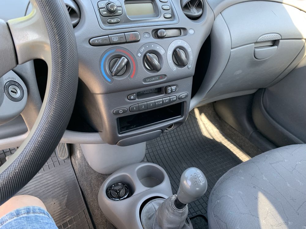 Продаю автомобіль Toyota Yaris