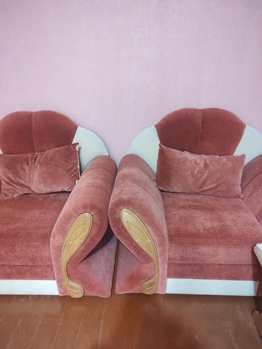 Продаю два кресла.