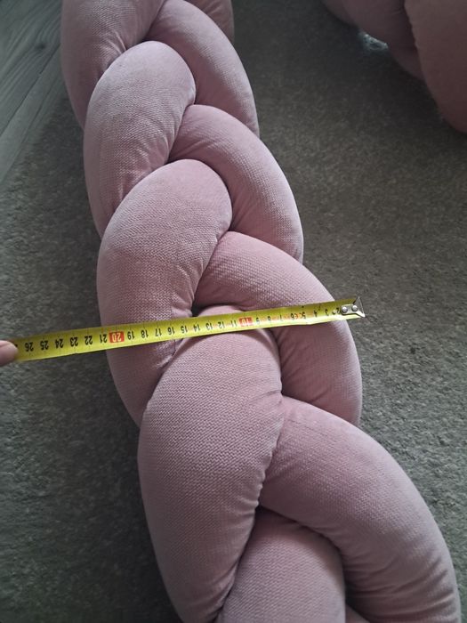 Warkocz do łóżeczka.