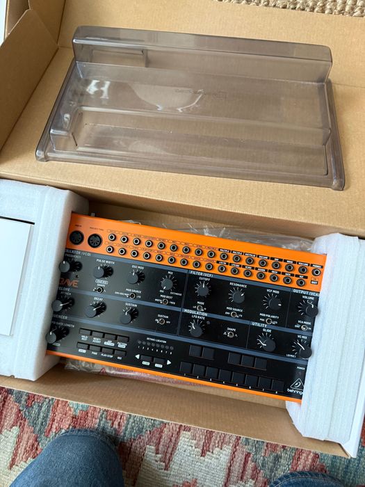 CRAVE Analog Semi-Modular Synthesizer Beheringer