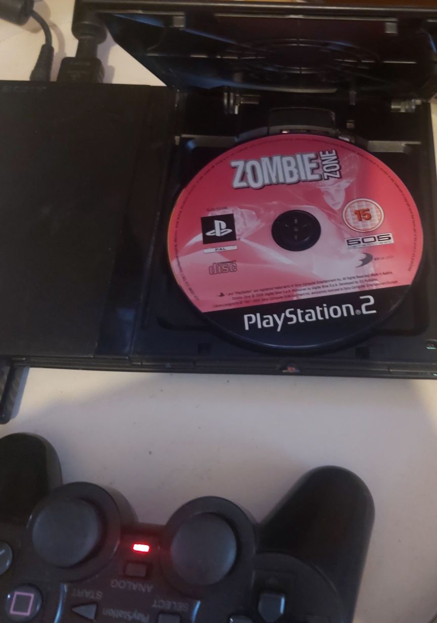 Ps2 com jogos comando cartão de memória pistola e comandos buzz.