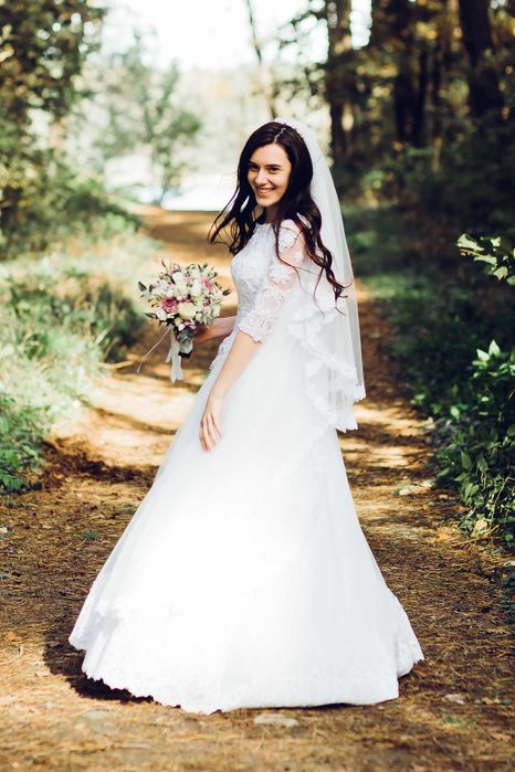 Дуже гарна та ніжна весільна сукня