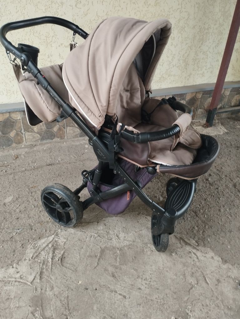 Продам дитячу коляску 2в1
