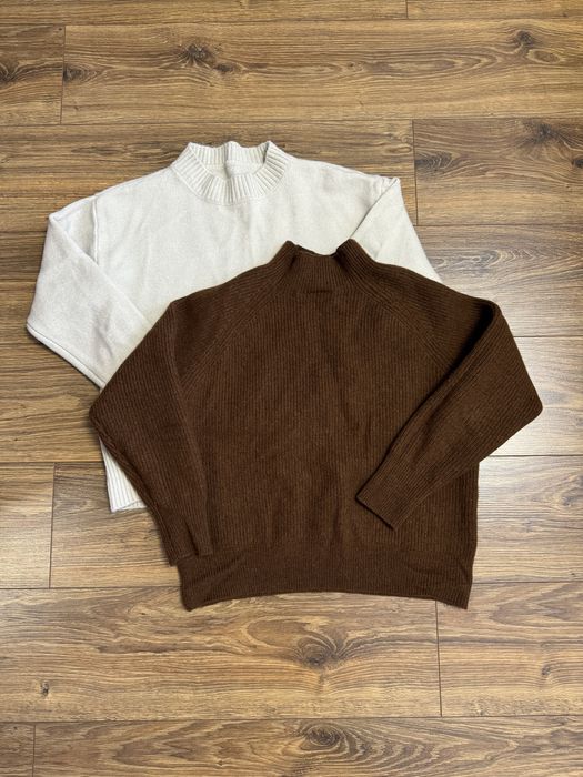 Теплий жіночий светр