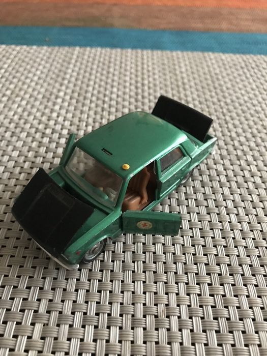 Модель авто Фіат 124 масштабу 1/43