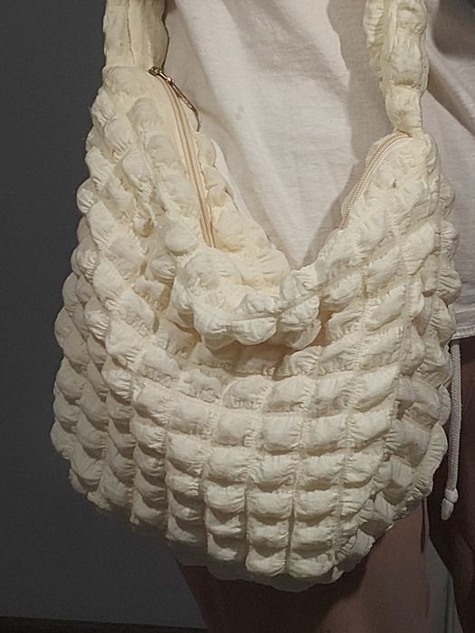 біла сумка через плече