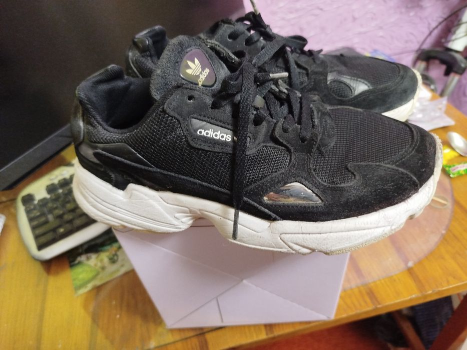 Кроссовки adidas