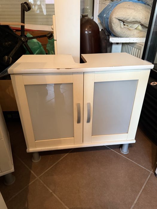 Na sprzedaż: komplet używanych szafek łazienkowych