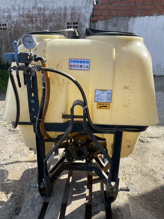 Pulverizador Stagric 300 Lts.