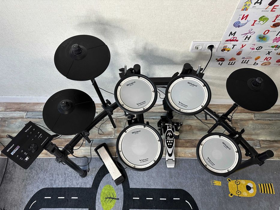 Електронні барабани Roland td-07dmk + педаль + навушники