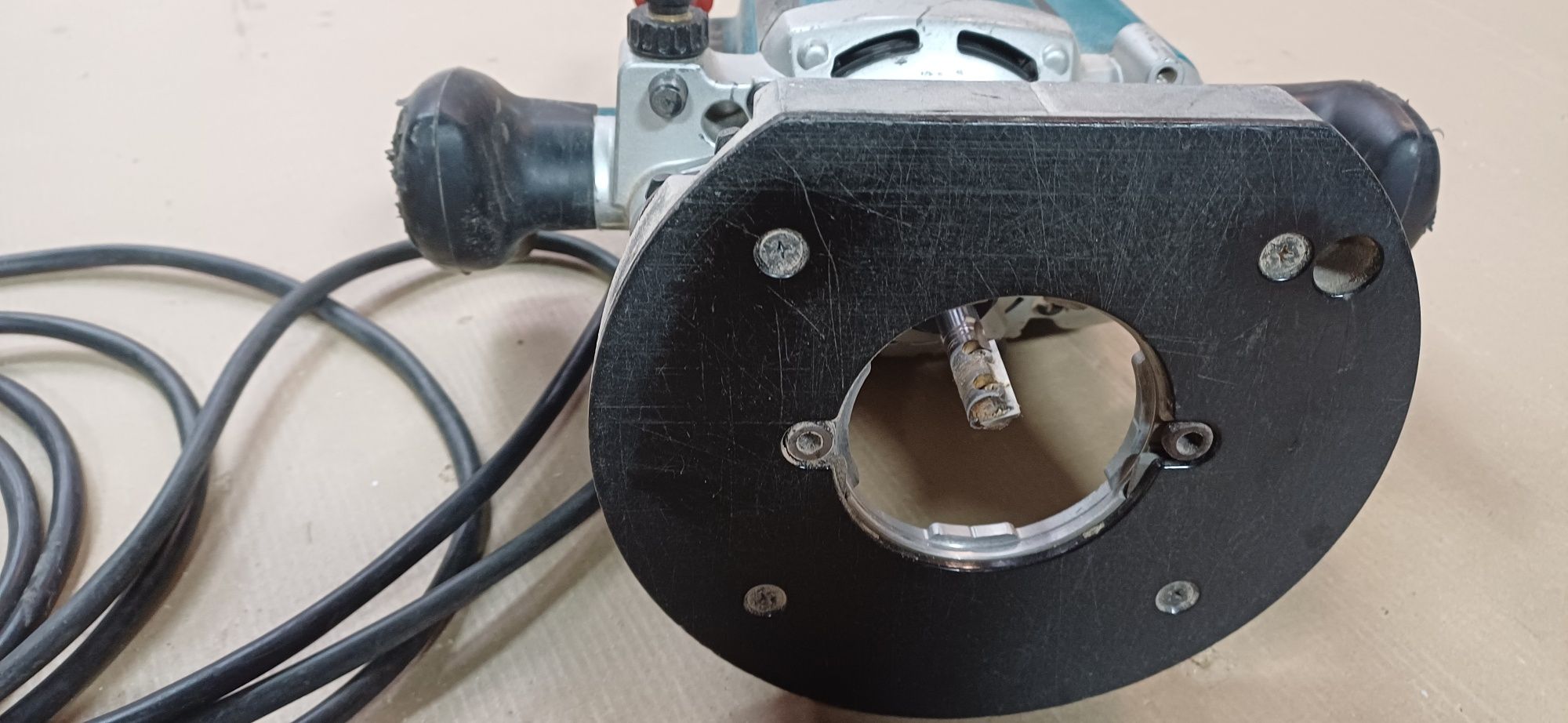 Makita frezarka PR2301FC