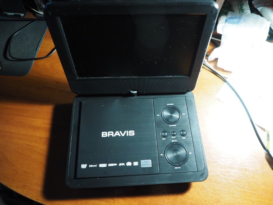 продам портативный dvd bravis АК-902В