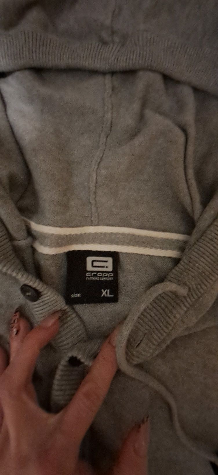 Sweter z kapturem
