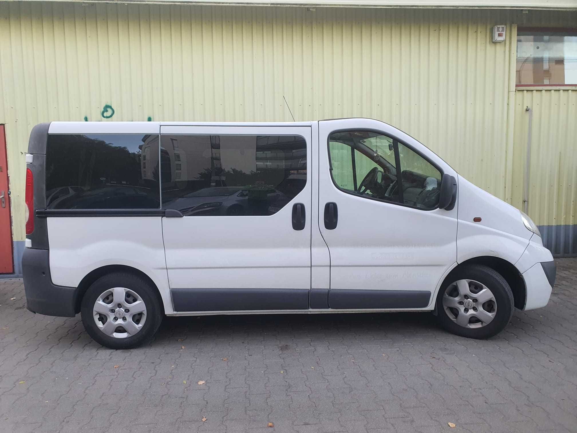 Opel Vivaro, Fiat Talento, Renault Trafic. Bus na wynajem.